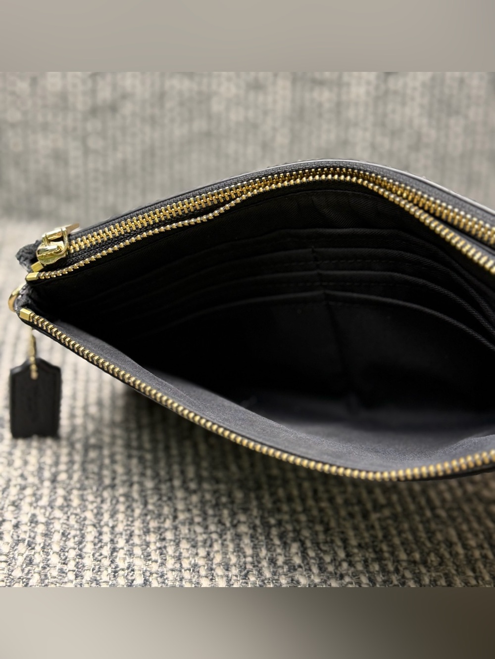 Coach F87587 Double Zip Large Wristlet Wallet Black Pebbled Leather Gold READ - Picture 10 of 14